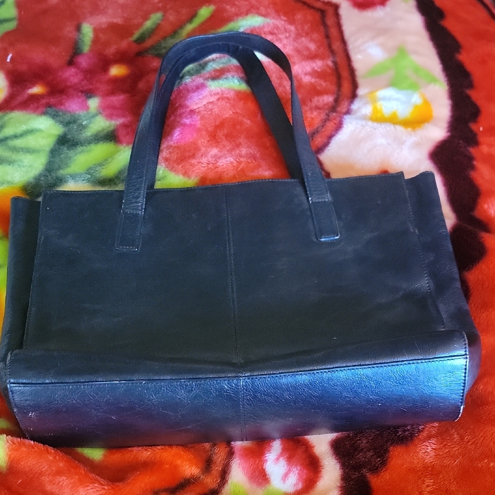 Wilsons Leather Black Tote Bag with Structured Design